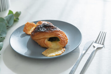 クロワッサンの朝食