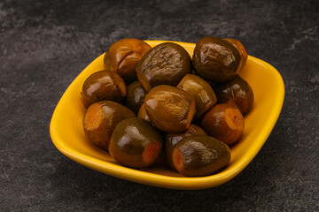 Obraz premium Marinated feijoa in the bowl