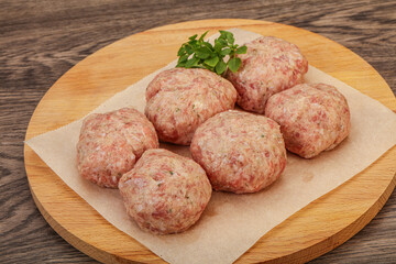 Raw turkey meatball for cooking