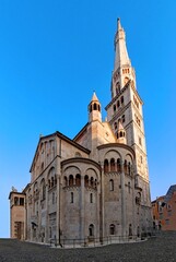 Fototapeta na wymiar Die Kathedrale von Modena Cattedrale metropolitana di Santa Maria Assunta in Cielo e San Geminiano in der Emilia-Romagna in Italien