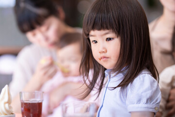 ママ友と女の子
