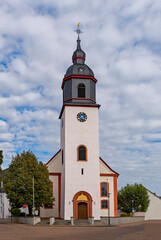 Fototapeta na wymiar Die Evangelische Kirche in Pfungstadt, Hessen in Deutschland 