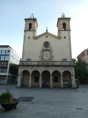 Fototapeta na wymiar iglesia del barrio de raval de barcelona