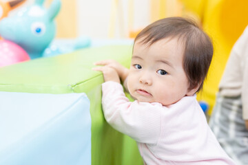 保育園／託児所／キッズカフェで遊ぶ子供
