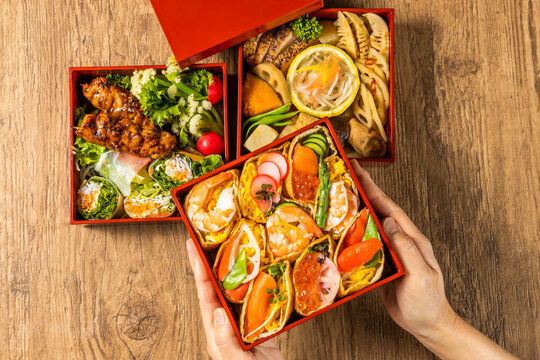 折詰弁当　Typical Japanese lunch box (bento) set