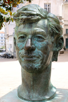 Angoulême -  Statue d'Hergé