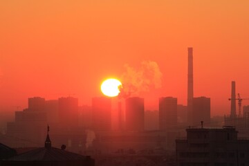 Fototapeta na wymiar Sunrise over the city
