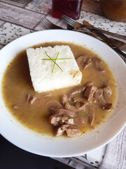  The plate full of rice with sauce