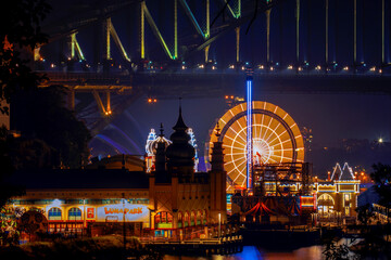 Obraz premium Sydney Harbour bridge and Luna park at night viewed from Lavender Bay
