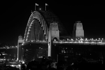 Obraz premium Sydney Harbour bridge at night (black and white) view from Observatory Hill