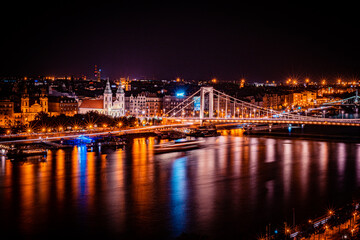 Fototapeta na wymiar Hungarian parliament building, Budapest, chain bridge, at night, summer