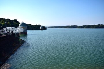 Obraz premium 10月秋晴れ 多摩湖湖畔