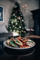 Fototapeta na wymiar Christmas cookies and christmas tree