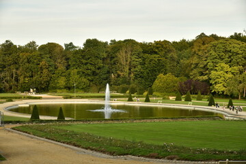 Le Jardin Fran&ccedil;ais avec sa pi&egrave;ce d'eau et sa fontaine au parc de Tervuren &agrave; l'est de Bruxelles Capitale R&eacute;gion