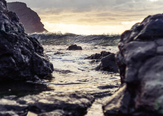 Wave breaking in between rocks