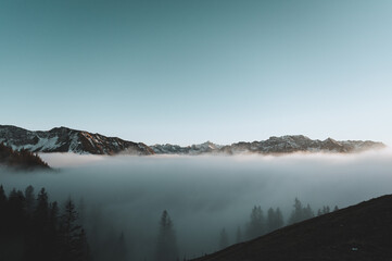Nebel Sonnenuntergang im Allgäu