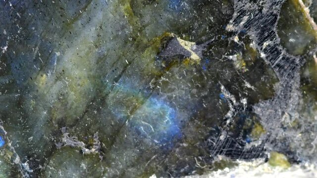 Labradorite with schiller on turn table