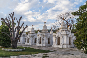 Fototapeta premium White stupas called the world's largest book at Kuthodaw Pagoda in Mandalay, Myanmar.