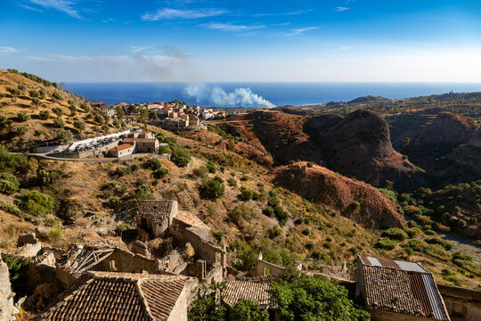 Panorama visto da Pentedattilo in Calabria