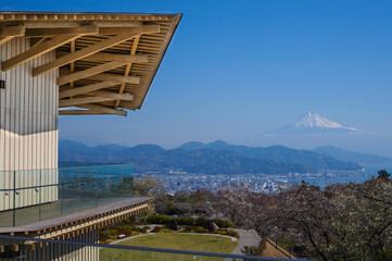 Fototapeta na wymiar 日本平の夢テラスと富士山