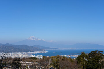 Fototapeta na wymiar 日本平の夢テラスと富士山