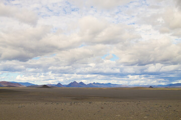 Fototapeta na wymiar Desolate landscape along central highlands of Iceland.