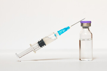 Vaccine and syringe injection. Used for prevention, immunization and treatment of infections caused by viruses