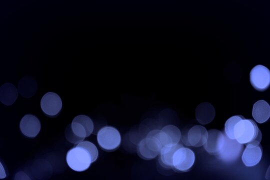 Lights blurred bokeh abstract on dark background, rozmyte światełka na ciemnym tle lampki świąteczne