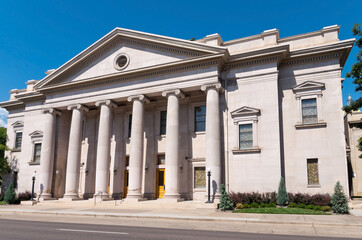 Obraz premium front entrance to historic church in denver