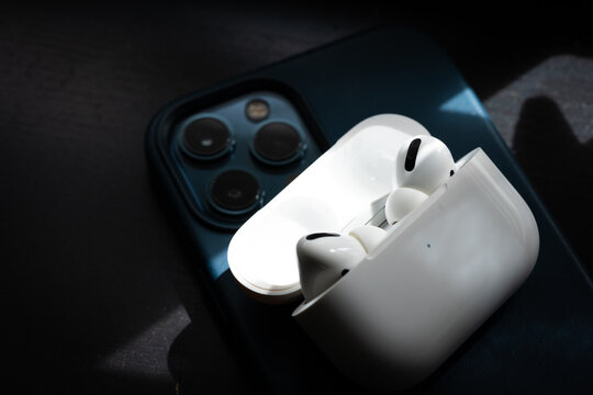Airpods Pro Bilder – Durchsuchen 2,289 Archivfotos, Vektorgrafiken und ...