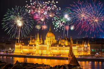Fototapeta na wymiar Fireworks show near Hungarian Parliament in Budapest 