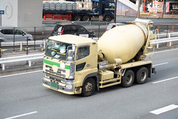 コンクリートミキサー車