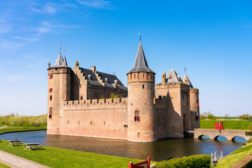 Fototapeta na wymiar Old Dutch castle in Netherlands