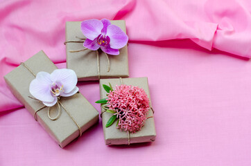 Fototapeta na wymiar Gift box with natural flowers decoration