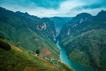 Fototapeta na wymiar Nho Que River view from Ma Pi Leng Pass, one of the most beautiful are mountain and river in Ha Giang, Vietnam