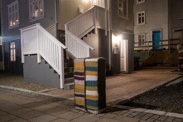 Urban Knitting - ein warm einstrickter Stromverteilerkast in der Hverfisgata in Reykjavik.