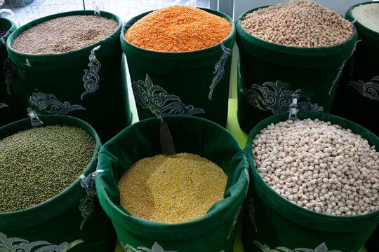 Seamless texture with legumes in sack ags