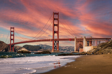 Golden Gate Bridge avec Baker Beach à San Francisco