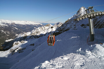 Funivia, cabinovia, alta montagna, passo del tonale, gran paradiso, ghiacciaio presena, trentino...