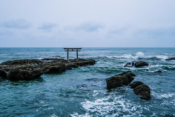 茨城県東茨城郡大洗町の海にある鳥居