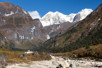 Fototapeta na wymiar Mount Makalu from Barun valley, Nepal Himalayas