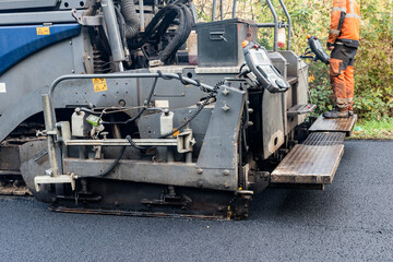 Niveleuse de r&eacute;fection de route en gros plan