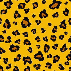 Fototapeta premium Animal skin seamless pattern, leopard skin in yellow tone