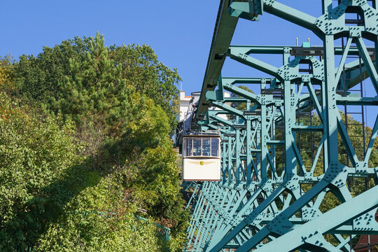 A car of the Dresden Suspension Railway in Dresden Loschwitz	