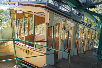 A car of the Dresden Suspension Railway in Dresden Loschwitz	