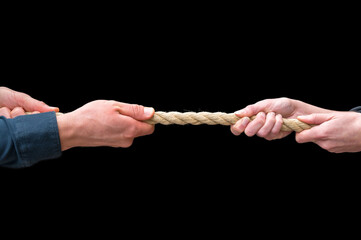 Männliche und weibliche Hand ziehen an einem Seil als Metapher zum Thema Scheidung oder...