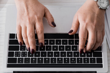Fototapeta na wymiar Close up view of hispanic businesswoman typing on laptop