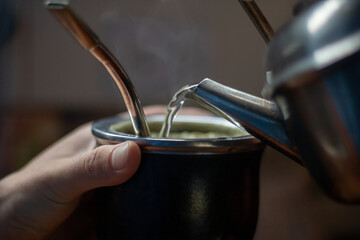 cebando mate © Valentin