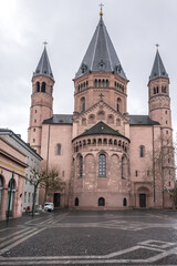 Naklejka na ściany i meble Roman Catholic Mainz Cathedral or St. Martin's Cathedral (Der Hohe Dom zu Mainz, from 975 AD). In Old Town of Mainz rise the six towers of St. Martin's Cathedral. Mainz, Rhineland-Palatinate, Germany.
