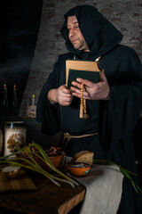 Obraz premium Medieval monk